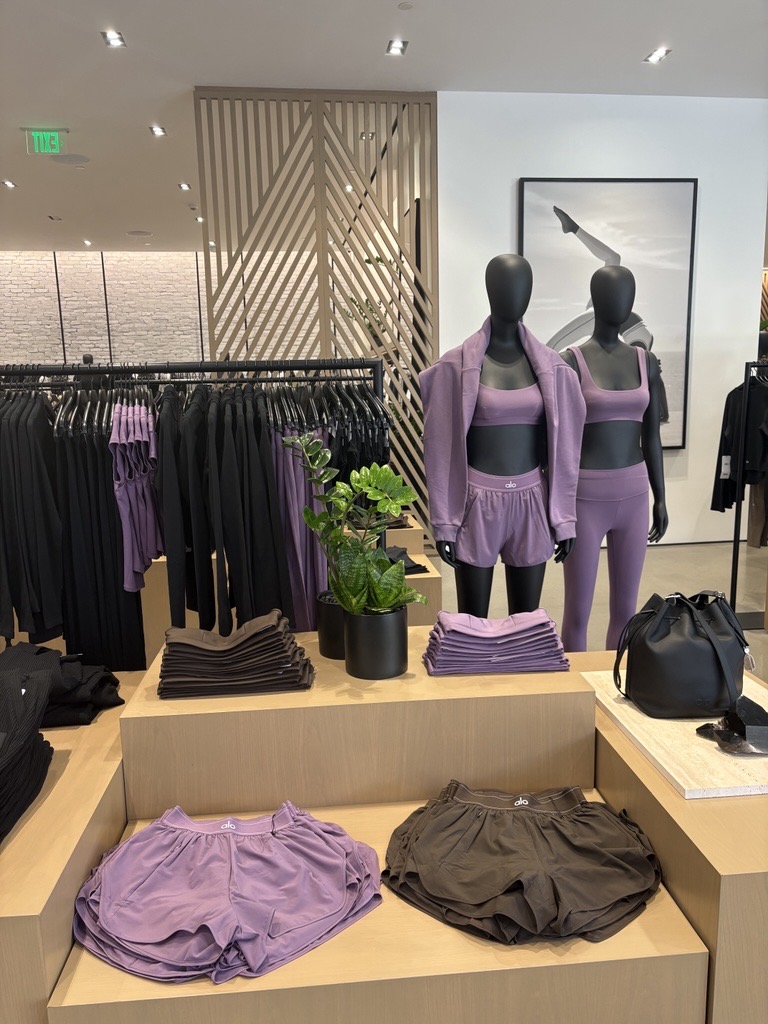 Alo store displays
