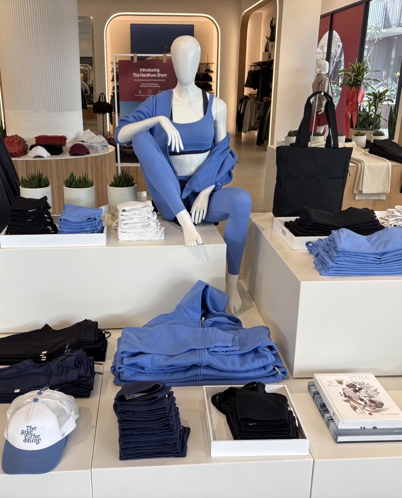 Vuori store displays